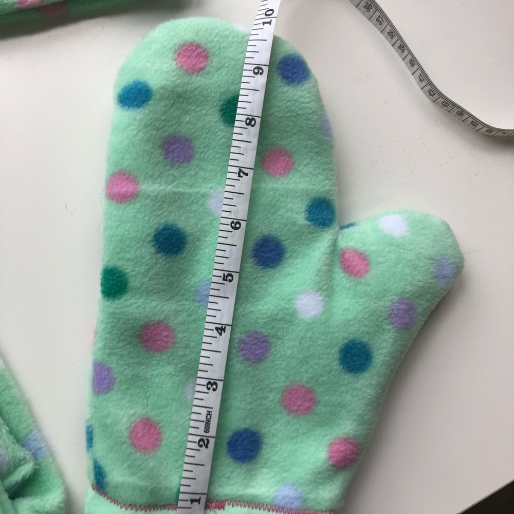 HANDMADE scarf & mitten set - Picture 2 of 3